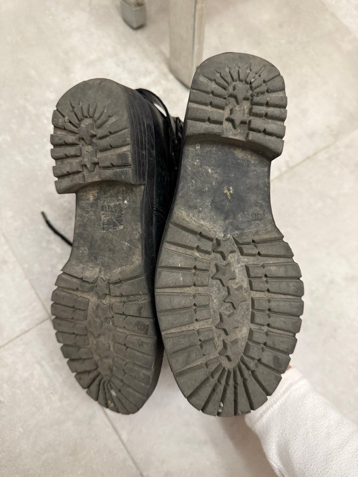 Tokalı Siyah Deri Punk Tarzı Kadın Bot - Görsel 5