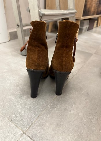 Kahverengi Süet Tokalı Kadın Bot - Görsel 9