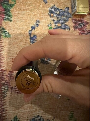 Beden kırmızı Renk Lancome labsolu rouge kırmızı 82