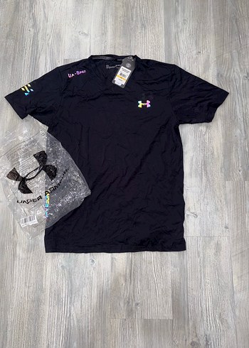S Under Armour tshirt