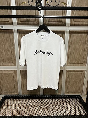 İthal Balenciaga Tshirt Orjinal kumaş Sıfır etiketli