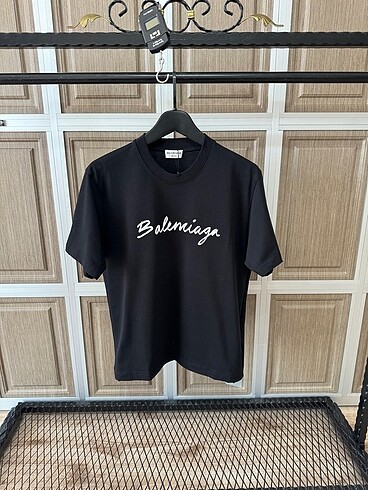 İthal Balenciaga Tshirt Orjinal kumaş sıfır etiketli