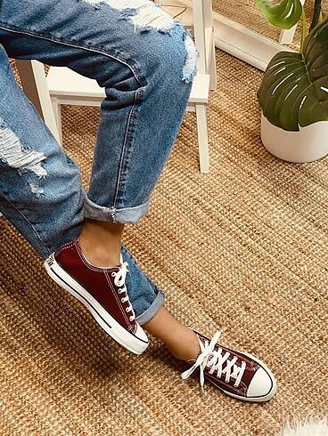Yeni sezon kısa kahverengi converse