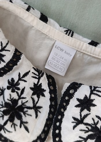 Nakışlı Yakalı Beyaz Kız Gömlek - Görsel 3