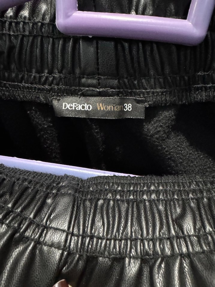 Siyah Parlak Deri Midi Kadın Pantolon - Görsel 2