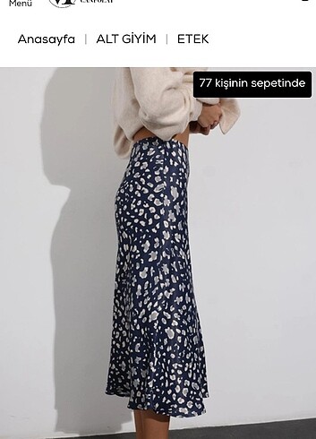 m Beden Lacivert desenli saten etek