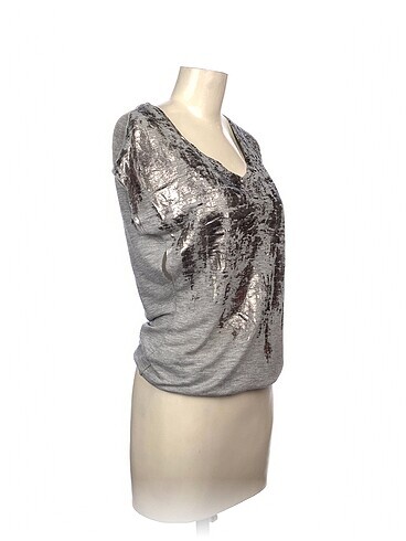 Diğer PreLoved T-shirt %70 İndirimli.