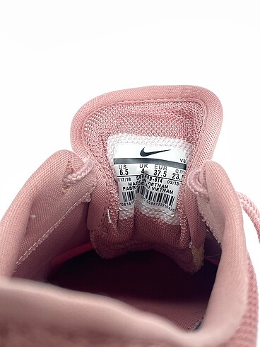 37 Beden pembe Renk Nike Spor Ayakkabı %70 İndirimli.