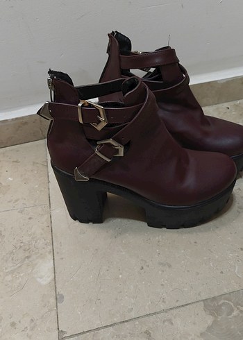 Kahverengi Deri Tokalı Topuklu Bot - Görsel 4