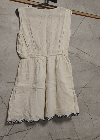 Nakışlı Beyaz Kolsuz Mini Pamuk Elbise - Görsel 3