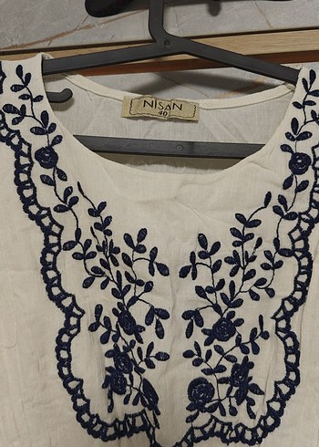 Nakışlı Beyaz Kolsuz Mini Pamuk Elbise - Görsel 2