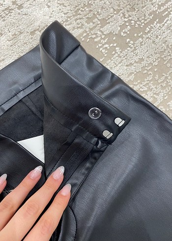 Zara Kadın Siyah Deri Midi Pantolon - Görsel 3