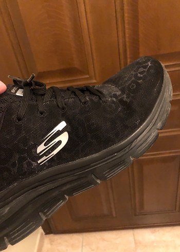 skechers 40