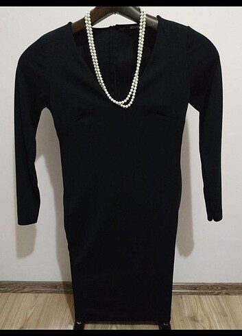 Missguided V yaka dalgıç kumaş yırtmaçlı siyah elbise 