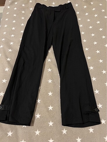 Siyah paça detaylı pantolon