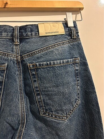 32 Beden D96 Stradivarius jean