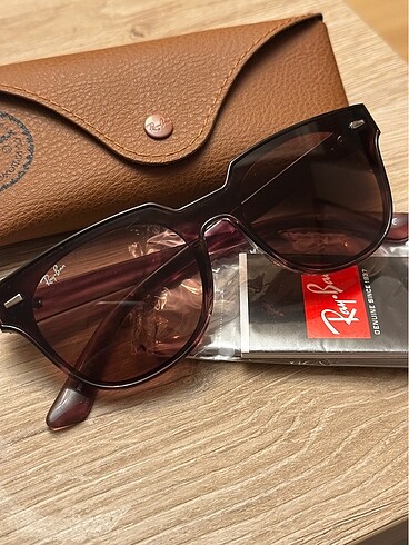 Rayban ikonik güneş gözlüğü