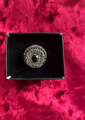 Siyah Parlak Taşlı Gotik Yüzük