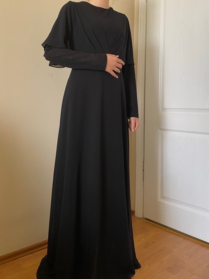 Siyah Yüksek Yakalı Uzun Kollu Uzun Elbise - Görsel 3