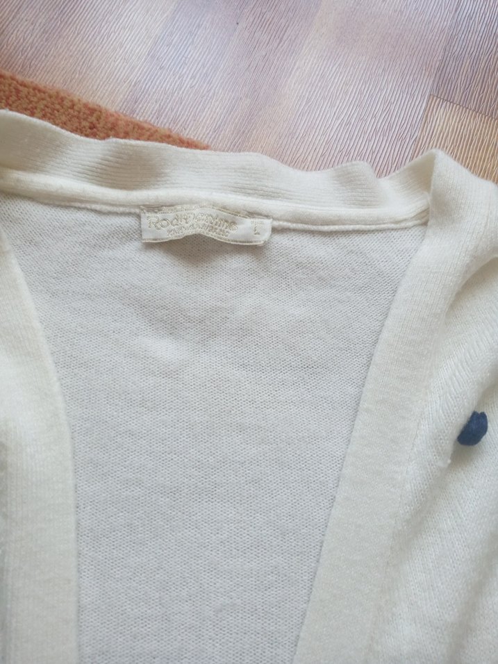 Düğmeli Beyaz Nakışlı Hamile Hırka - Görsel 3