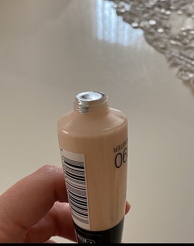  Beden Maybelline Fit Me Fondöten 090