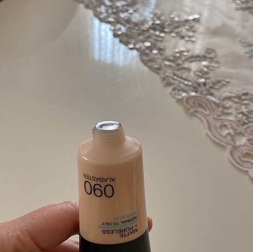Beden Renk Maybelline Fit Me Fondöten 090