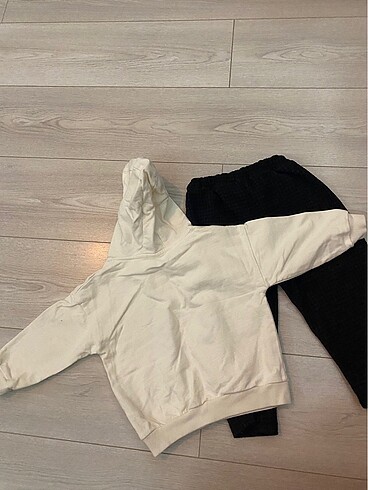 3 Yaş Beden Zara pantolon ve yeni yıl sweathirtü