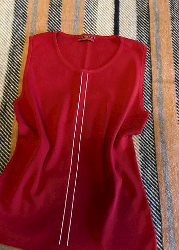 Kırmızı kolsuz üst - Görsel 4