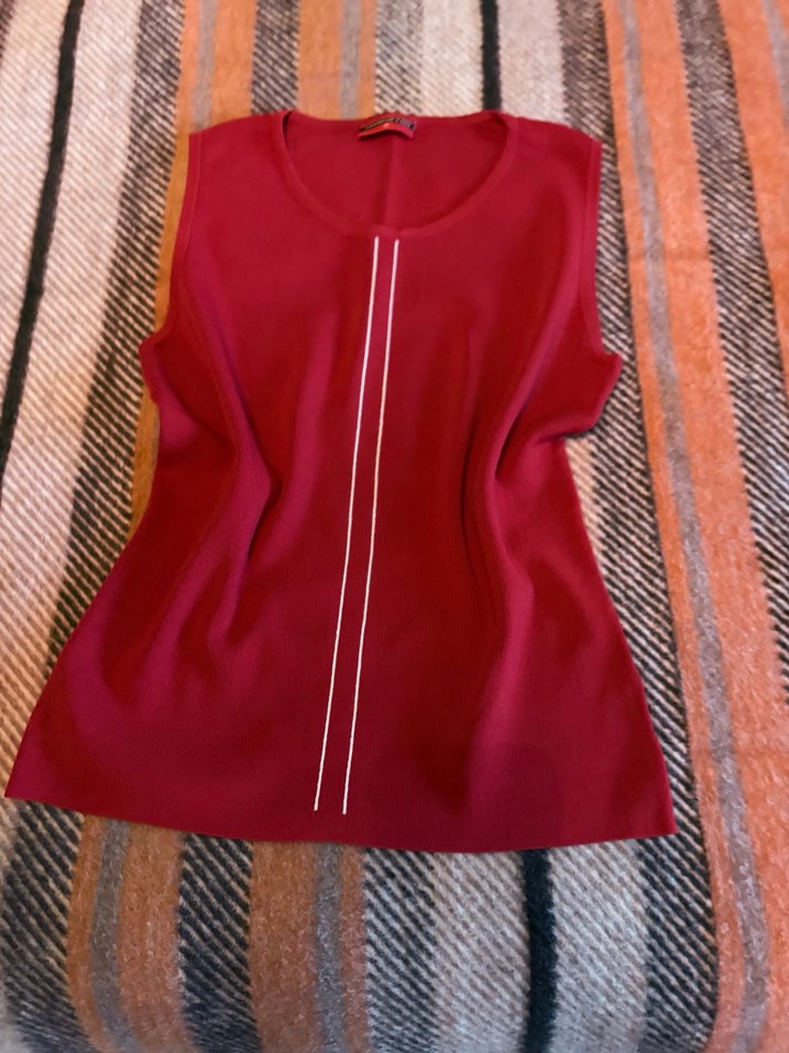 Kırmızı kolsuz üst - Görsel 5