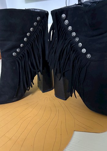 Siyah Püsküllü Süet Gotik Kadın Bot Twist - Görsel 2