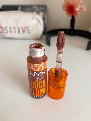 NYX nyx duck plump 07 mocha me gloss