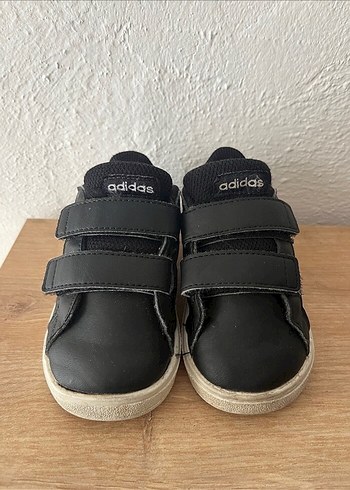 20 Beden Erkek Çocuk Siyah Adidas Spor Ayakkabı