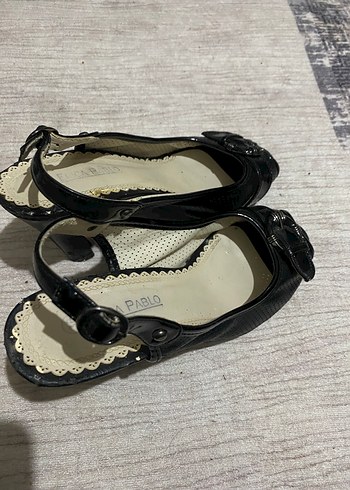 36 Beden Siyah Yılan Desenli Tokalı Dolgu Topuklu Kadın Ayakkabı