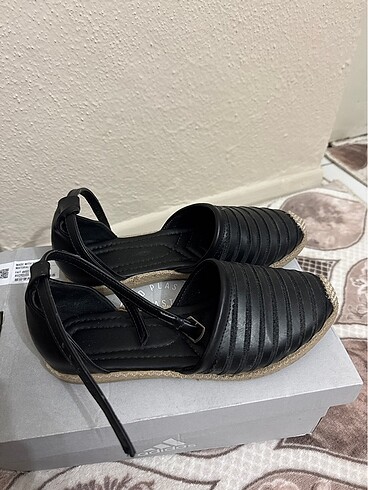Diğer Siyah bilekten bağlamlı sandalet