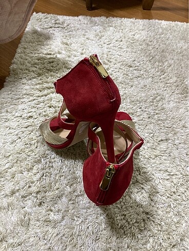 Derimod kırmızı gold süet topuklu ayakkabı - Görsel 7