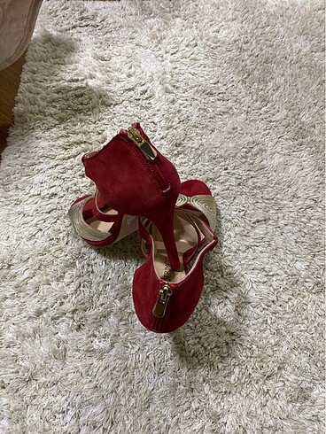 Derimod kırmızı gold süet topuklu ayakkabı - Görsel 6