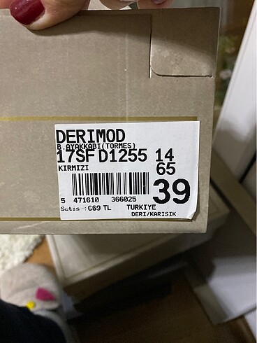 Derimod kırmızı gold süet topuklu ayakkabı - Görsel 8