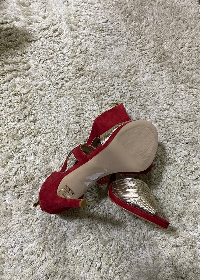 Derimod kırmızı gold süet topuklu ayakkabı - Görsel 5