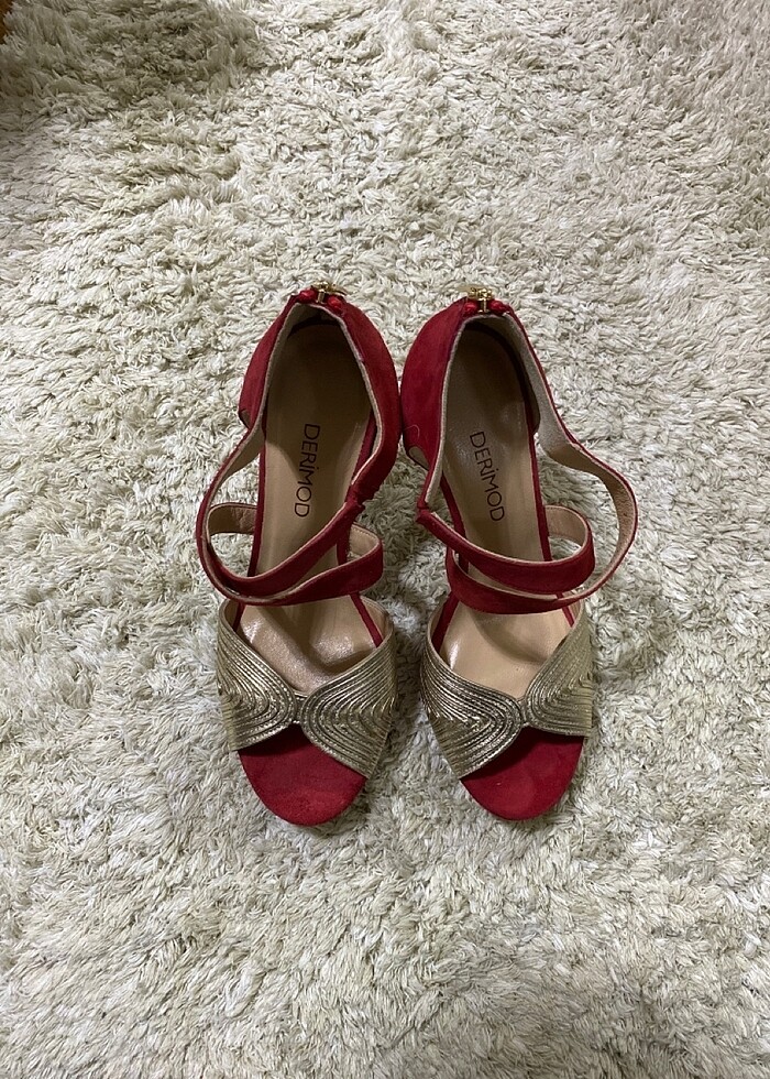 Derimod kırmızı gold süet topuklu ayakkabı - Görsel 2
