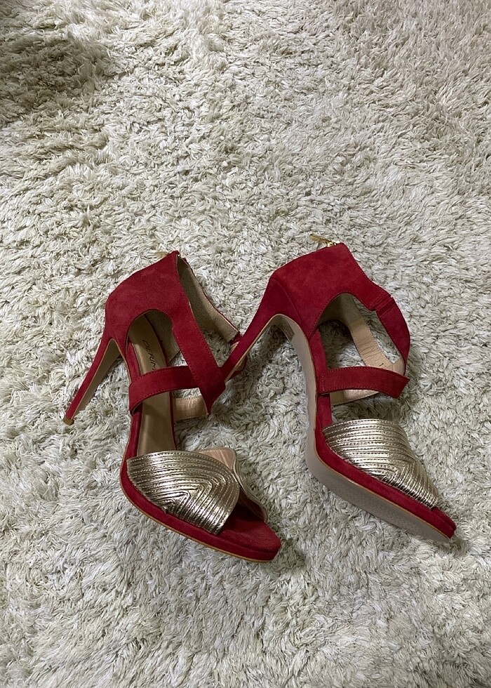 Derimod kırmızı gold süet topuklu ayakkabı - Görsel 4