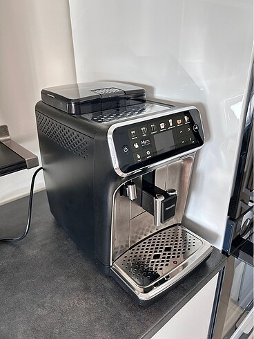 Philips PHILIPS EP5447/90 Tam Otomatik Espresso Makinesi, LatteGo Süt Si