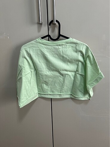 m Beden Bershka crop yazlık kedili tişört yeşil
