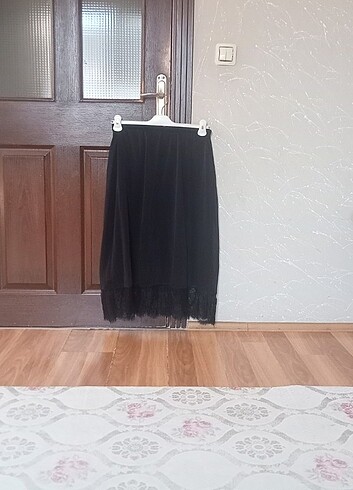 Ucu dantelli tüllü bir etektir - Görsel 2