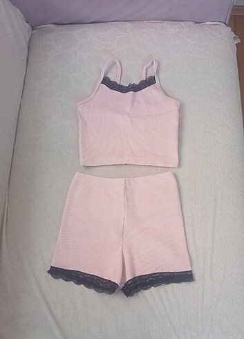 Pembe alt ve üst dantel detaylı şortlu gecelik takımı - Görsel 2