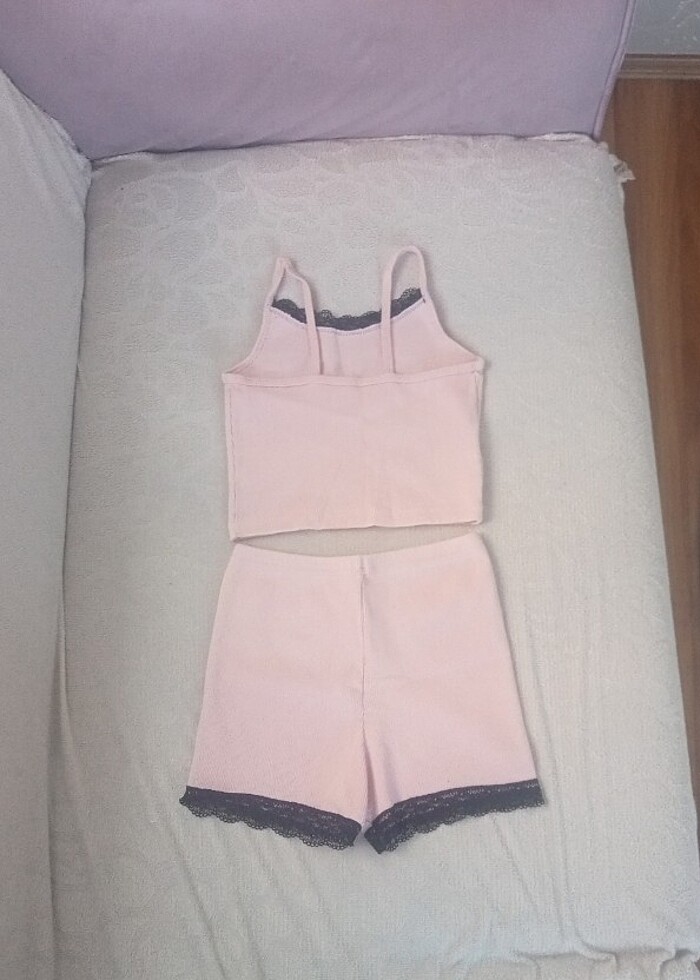 Pembe alt ve üst dantel detaylı şortlu gecelik takımı - Görsel 3