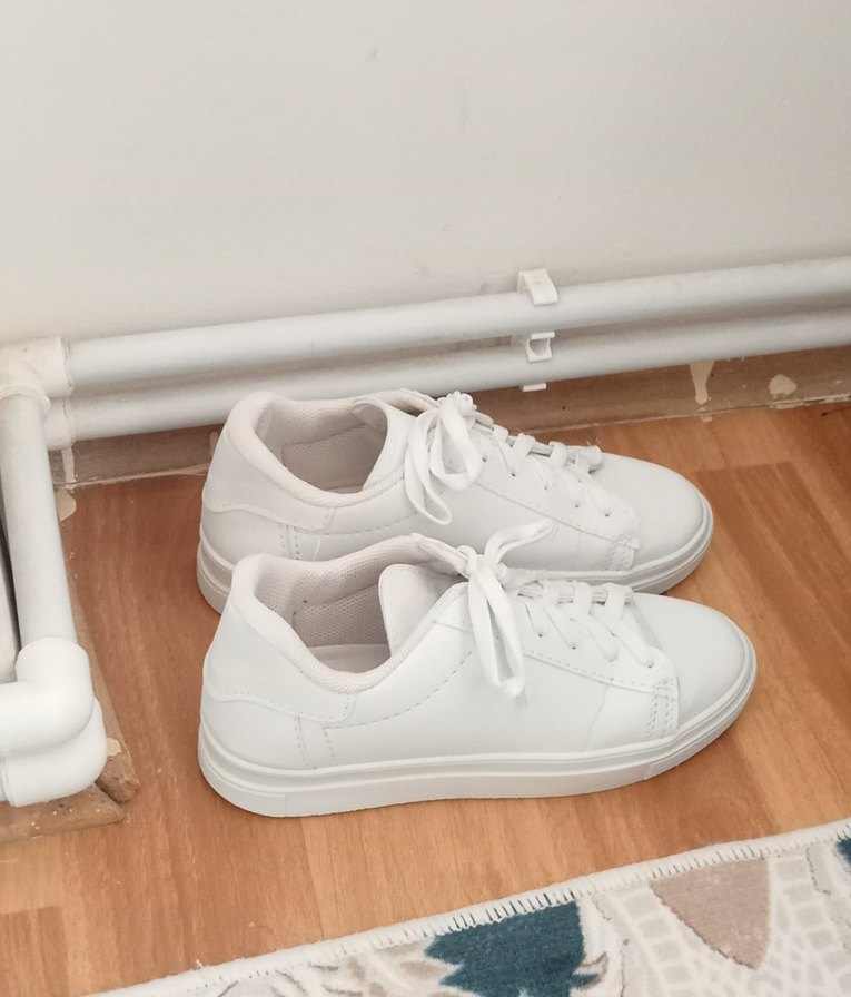 Beyaz Minimalist Kadın Spor Ayakkabı - Görsel 2