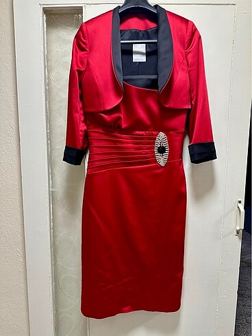 40 Beden Kırmızı ceketli abiye elbise