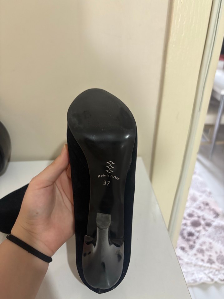 Siyah Topuklu Ayakkabı - Görsel 3