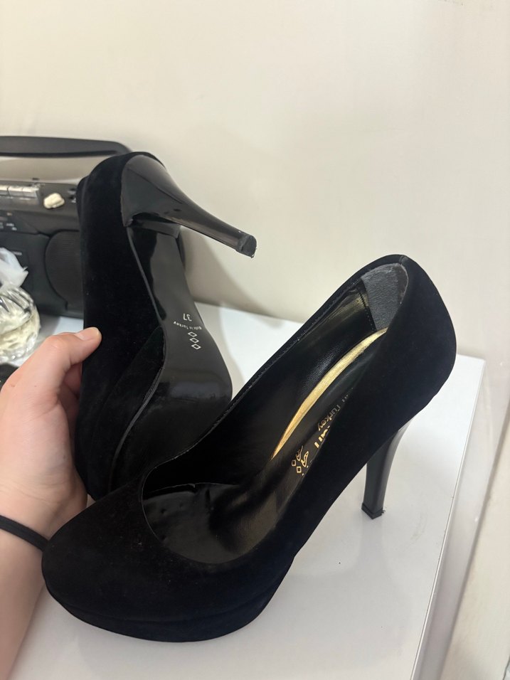 Siyah Topuklu Ayakkabı - Görsel 4