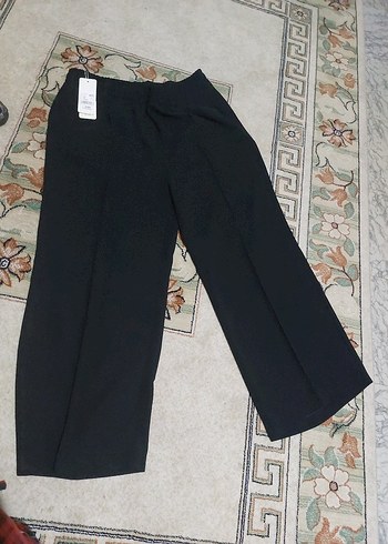 Siyah Bol Kesim Kemerli Kumaş Pantolon
